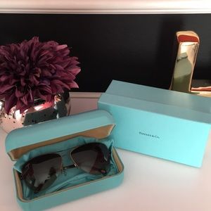 Tiffany & Co. Aviator Sunglasses 👓